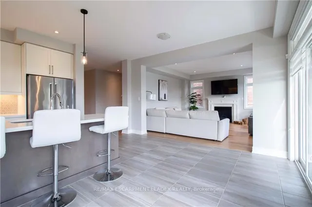 Additional image 16 of 19 SECINARO Ave