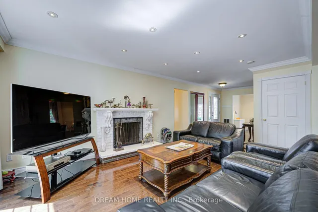 Additional image 11 of 811 Huntingwood Dr