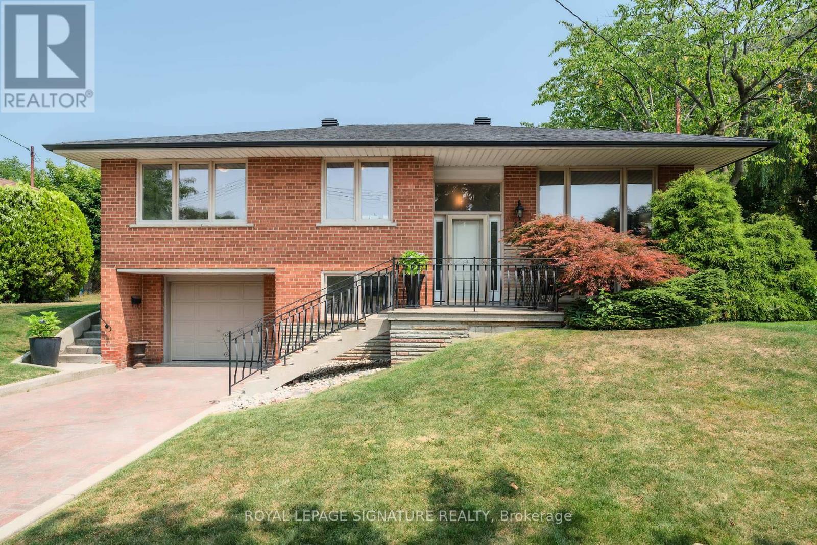 22 KENEWEN COURT|Toronto (Victoria Village), Ontario M4A1R8