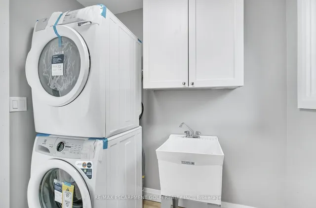 Additional image 22 of 10 Comet Ave