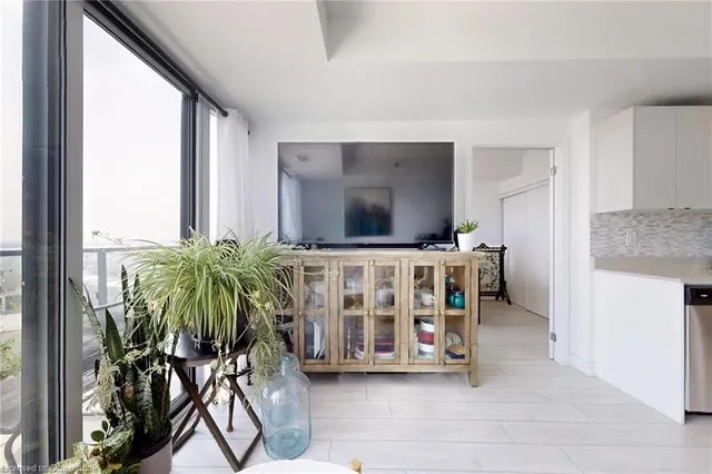 Additional image 12 of 3210 Dakota Common Common Unit A814