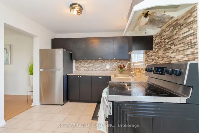 Additional image 19 of 57 GUILDFORD Cres
