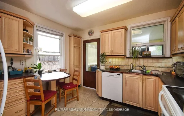 Additional image 20 of 74 Goulding Ave