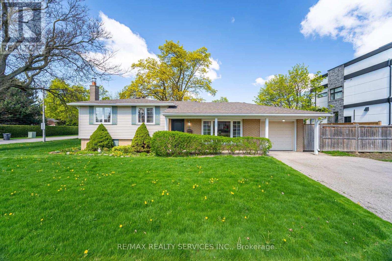 Property image for 2 FERNDALE CRESCENT|Brampton (Bram East), Ontario L6W1E9