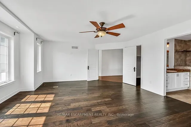 Additional image 22 of 242 Eringate Dr