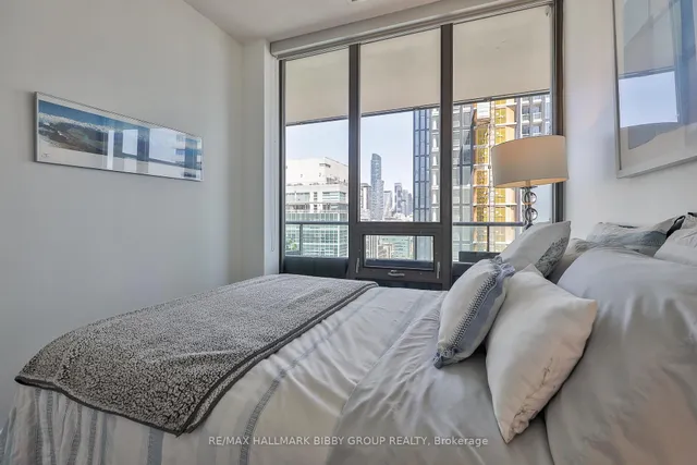 Additional image 17 of 33 Lombard St Unit 2204