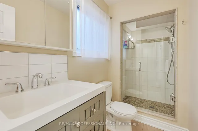 Additional image 24 of 53 Tilden Cres