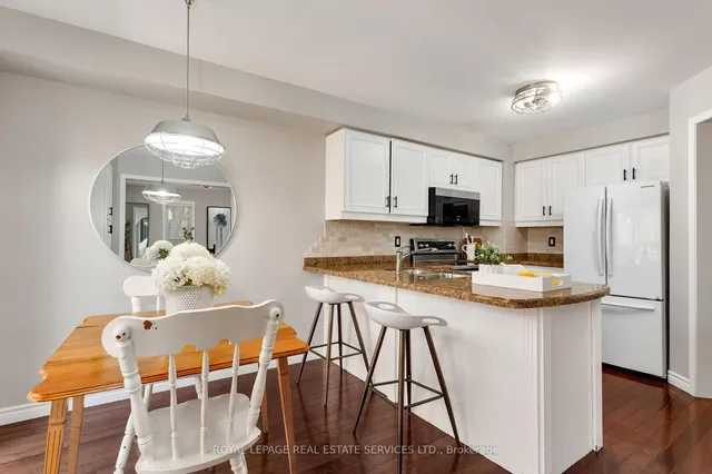 Additional image 17 of 2006 Glenada Cres Unit 7