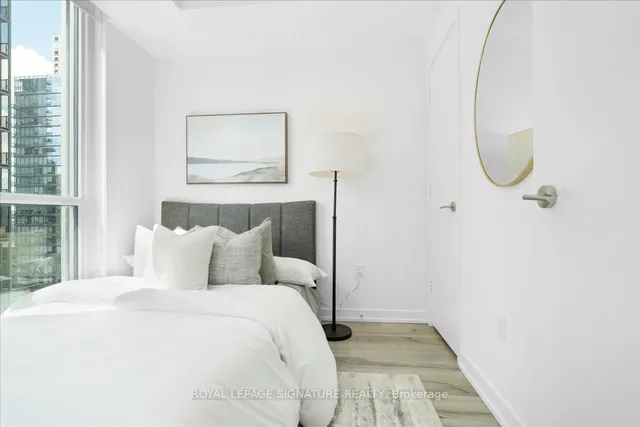 Additional image 15 of 1 Yorkville Ave Unit 1402