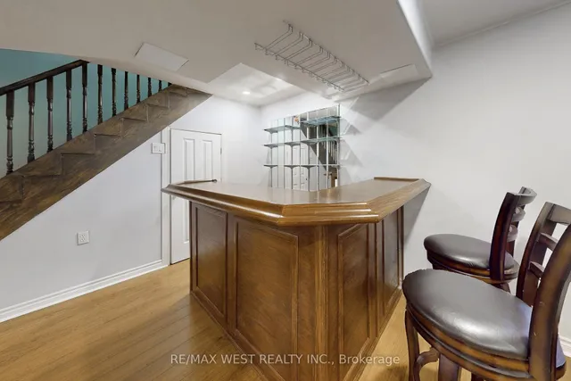 Additional image 44 of 6 Igloo Tr