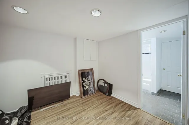 Additional image 32 of 47 Rowley Ave