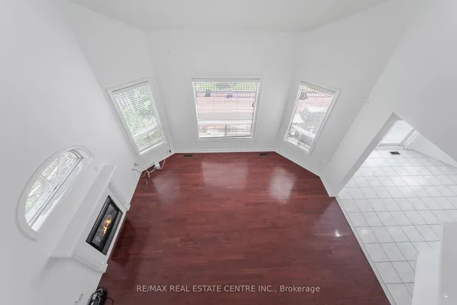 Additional image 18 of 6 Baccarat Cres