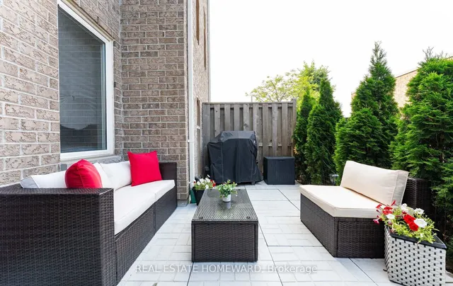 Additional image 25 of 2 Brian Peck Cres Unit 102