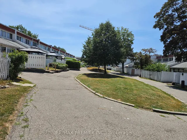 Additional image 7 of 2901 Jane St Unit Unit 15