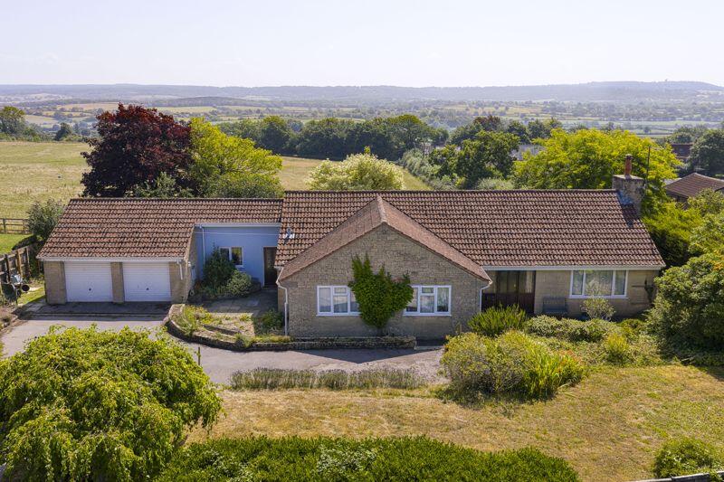 Detached spacious bungalow with fabulous views