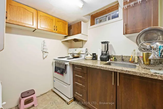 Additional image 13 of 17 Woodsview Ave