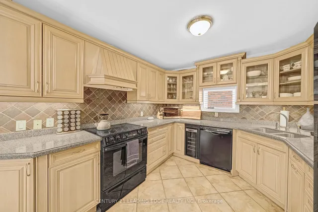 Additional image 38 of 215 Wexford Ave