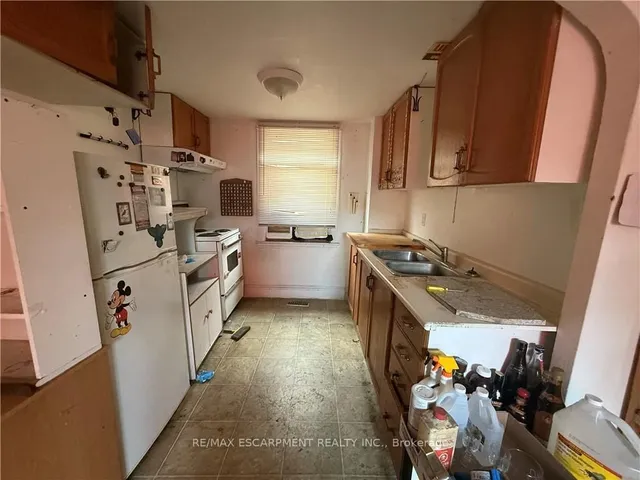 Additional image 9 of 325 WEIR St
