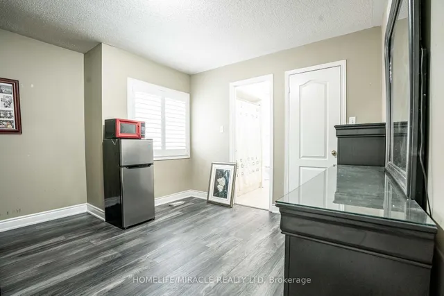 Additional image 34 of 16 Signet Crt