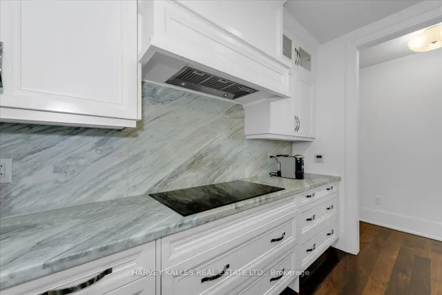 Additional image 17 of 70 Roehampton Ave Unit PH15