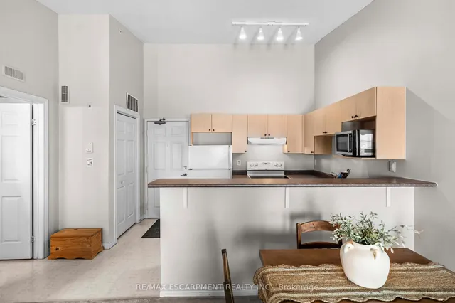 Additional image 4 of 1411 Walker's Line Unit 409