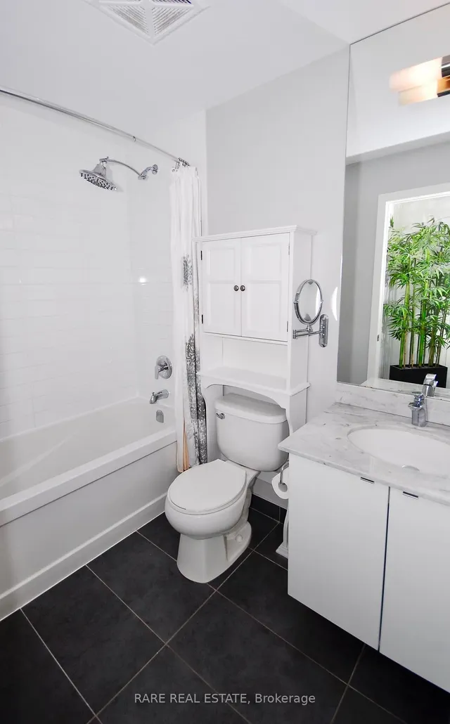 Additional image 5 of 150 East Liberty St Unit 1112