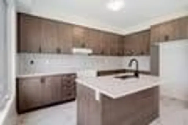 Additional image 10 of 5 Lilestone Dr