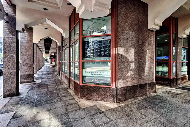 Additional image 4 of 736 Bay St Unit 1009