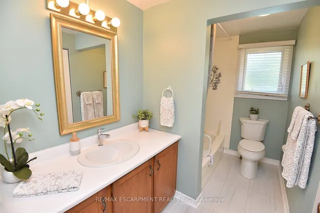 Additional image 31 of 552 Hull Crt