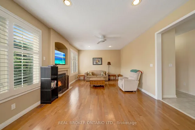 Additional image 11 of 5689 Roseville Crt