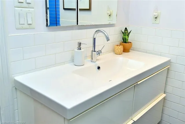 Additional image 35 of 293 Charlton Ave