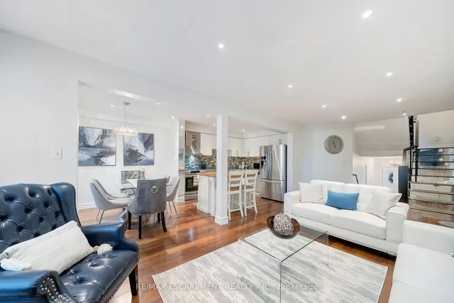 Additional image 9 of 800 PARAMOUNT Dr Unit 28