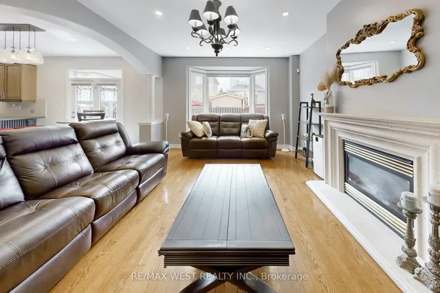 Additional image 10 of 6 Igloo Tr