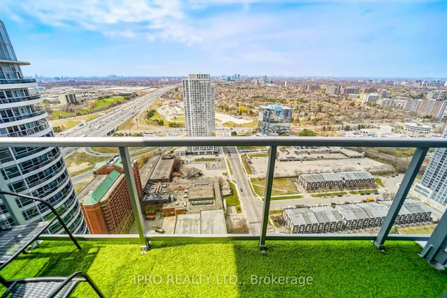 Additional image 7 of 135 Village Green Sq Unit PH21