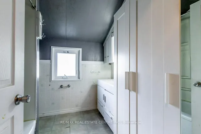 Additional image 39 of 215-217 Queen St