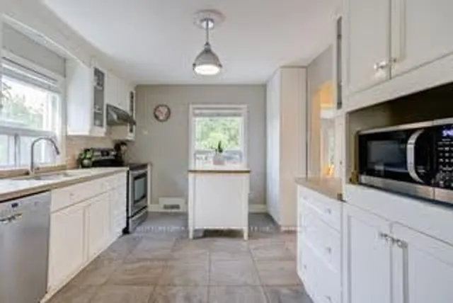 Additional image 10 of 103 Neilson Dr