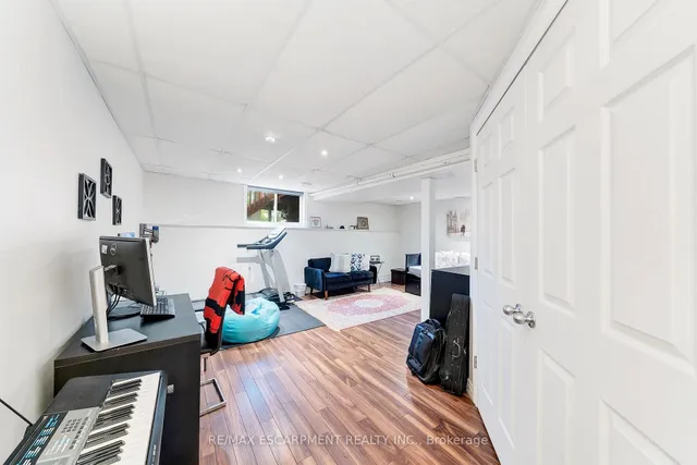 Additional image 24 of 800 PARAMOUNT Dr Unit 28