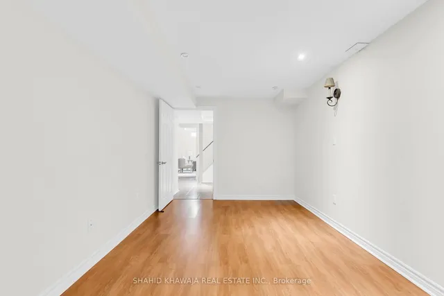 Additional image 30 of 492 Collis Crt