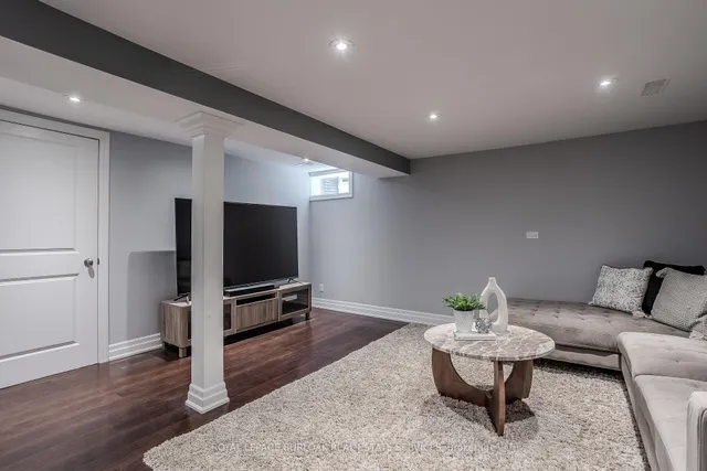 Additional image 30 of 447 Woodview Rd Unit 3