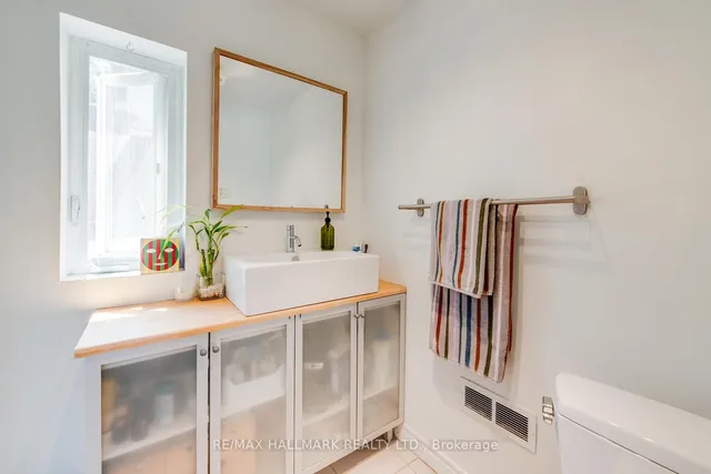 Additional image 34 of 53 Lansdowne Ave