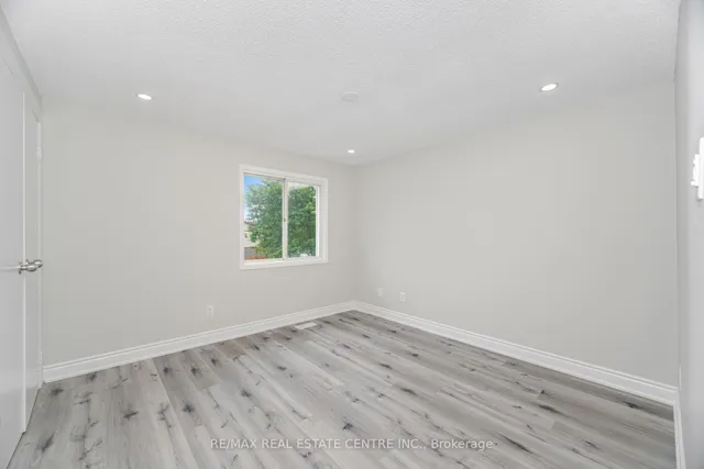 Additional image 39 of 76 Moffatt Ave