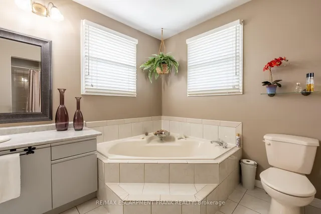 Additional image 36 of 168 SIRENTE Dr