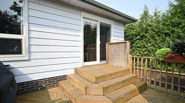 Additional image 32 of 641 Glen Moor Cres