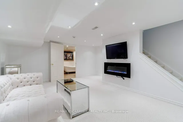 Additional image 9 of 1280 Maple Crossing Blvd Unit 11