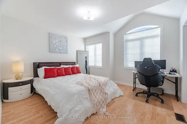 Additional image 22 of 43 Midcrest Circ