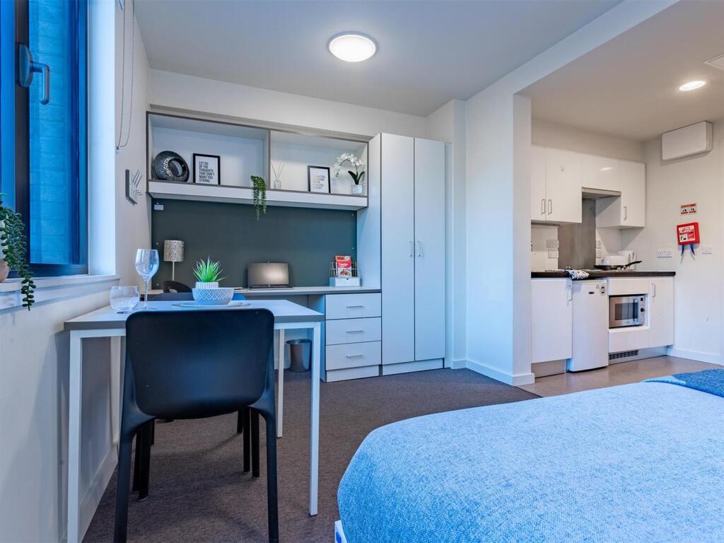 Additional image 2 of Aberdeen | Student | September | AB25