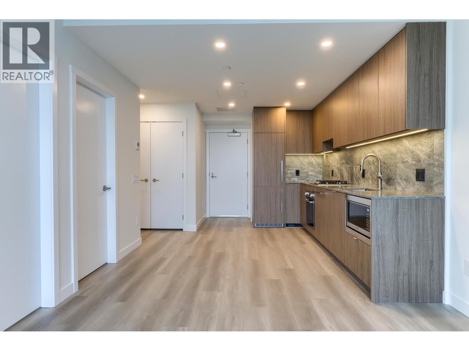 Property image for 2004 626 CLAREMONT STREET|Coquitlam, British Columbia V3J0T1
