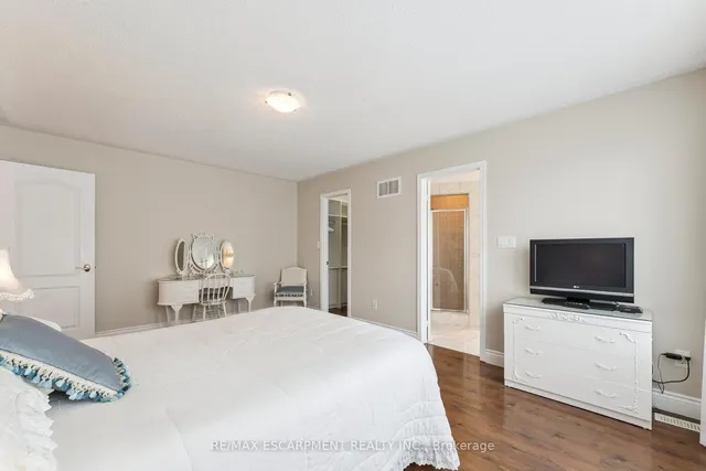 Additional image 24 of 1650 Allan Cres