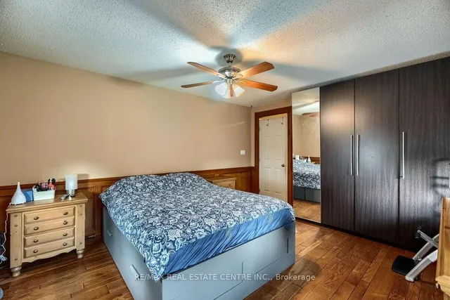 Additional image 24 of 33 MILES St