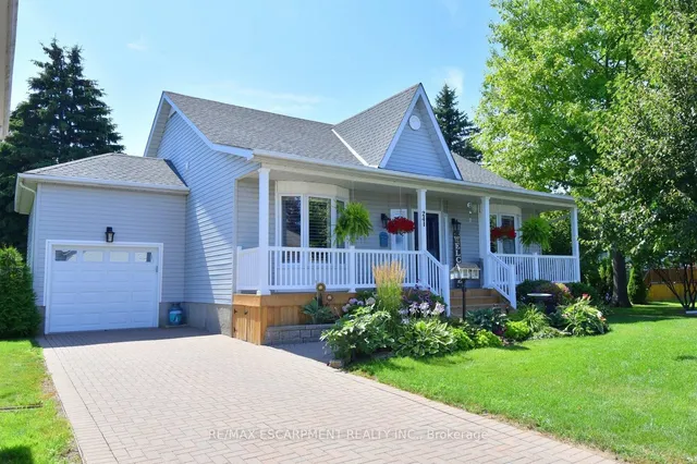 241 SILVERBIRCH Blvd